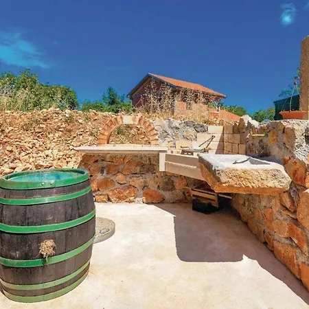 Geraeumige, Topmoderne Ferienvilla Mit Eigenem Pool * Rasopasno