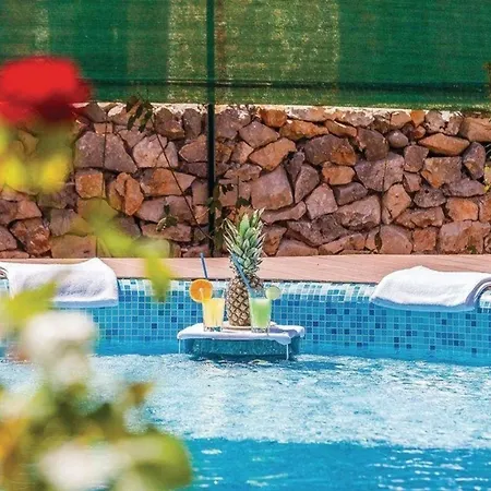 度假居 Geraeumige, Topmoderne Ferienvilla Mit Eigenem Pool Rasopasno